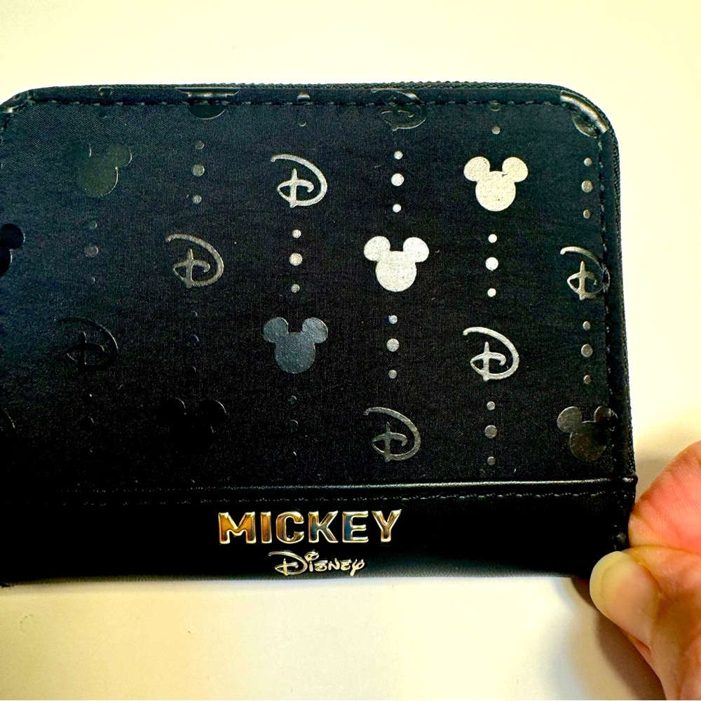 NWT. Disney small wallet. Disney’s Mickey Mouse zipper closure wallet
